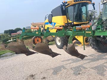 Aratro trivomere no-stop fuori solco