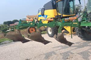 Aratro trivomere no-stop fuori solco