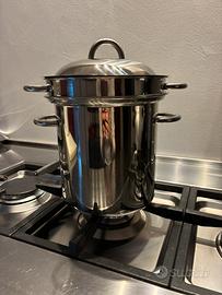 Pentola con scolapasta e coperchio