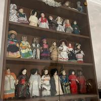 Collezione di bambole antiche in porcellana