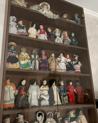 Collezione di bambole antiche in porcellana