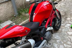Ducati Monster 696