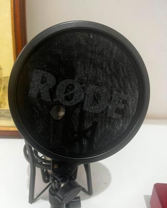 Microfono Rode e Scheda Audio Focusrite