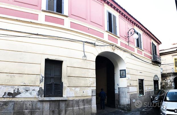 Casagiove (CE), Palazzo Storico con rendita