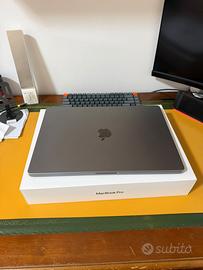 Macbook Pro 2021  M1pro 1TB di SSD e 16 GB di ram