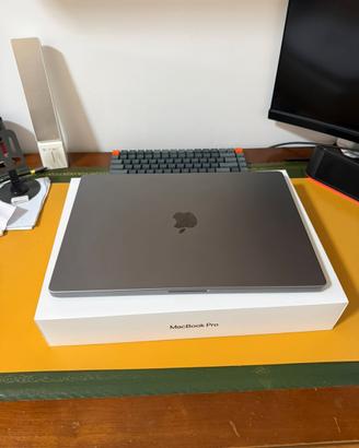 Macbook Pro 2021  M1pro 1TB di SSD e 16 GB di ram