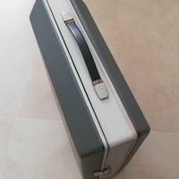 Giradischi valigetta vintage/retrò.