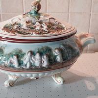 zuppiera con coperchio capodimonte 