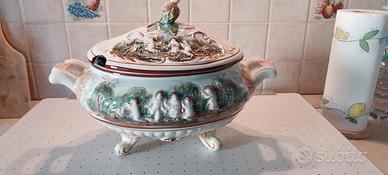 zuppiera con coperchio capodimonte 