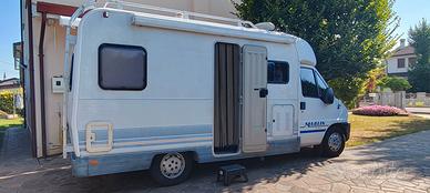 Camper semi-integrale  Elnagh in buone condizioni