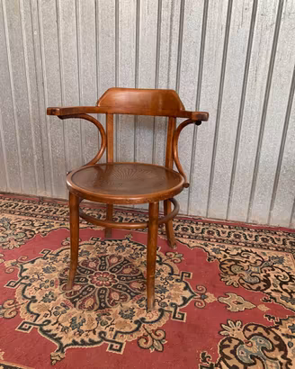 Poltroncina vintage in legno curvato stile Thonet