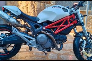 Ducati Monster 696