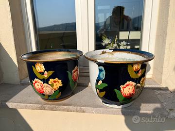 Coppia di coprivasi in ceramica smaltata