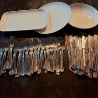 105 piatti nuovi di ceramica bianca .