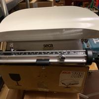 Bilancia pesa neonati SECA