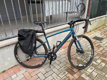 Bicicletta Gravel/Citta Giant revolt