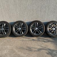 Treno cerchi e gomme estive per Audi 225/45 17 91Y