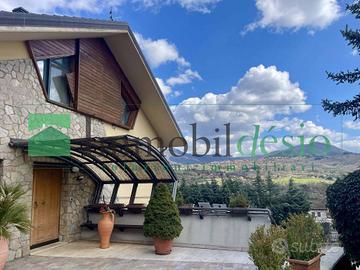 Villa di 275 m² con più di 5 locali e box auto dop