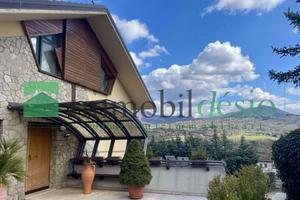 Villa di 275 m² con più di 5 locali e box auto dop
