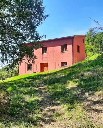 Rustico / Casale di 150 m² con più di 5 locali e b