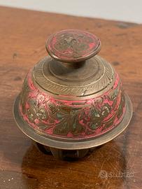 Antica campana del tempio Buddista in ottone