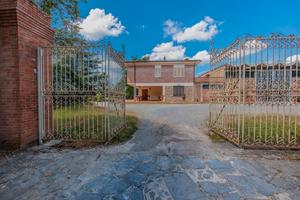Casa campagna con giardino + Capannone + Oliveto