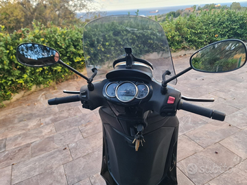 Motociclo Beverly 300