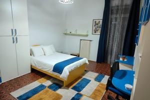 Stanza moderna per studenti e lavoratori