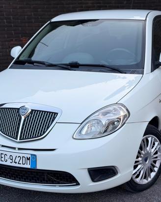 Lancia Ypsilon 1.3 MJT 75 CV Unyca