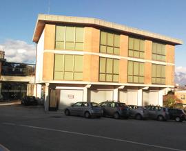 Edificio uso negozio o simili
