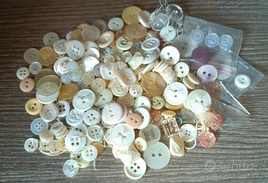 Lotto di bottoni misti