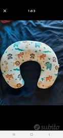 Cuscino a ciambella per allattamento e tummy time.