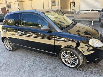 Lancia ypsilon  momo design 105cv