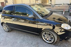 Lancia ypsilon  momo design 105cv