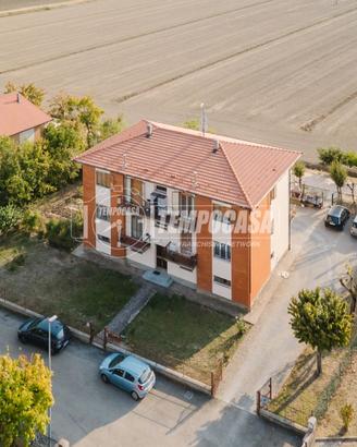 PIANO RIALZATO CON CANTINA E AUTORIMESSA