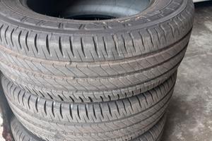 Gomme scudo  michelin agilis 215/65 r16c 106/104T