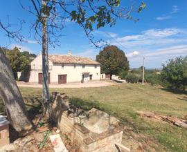 Casa colonica con terreno