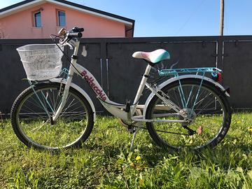 Bicicletta Bottecchia bianca e azzurra ruote n. 24