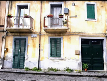 Appartamento con terreno a Randazzo (ct) centro