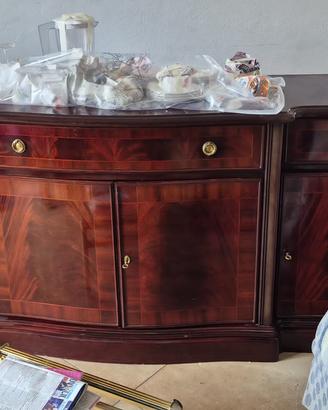 credenza di piume di mogano
