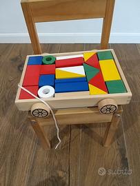 Carrello in legno con forme da incastrare