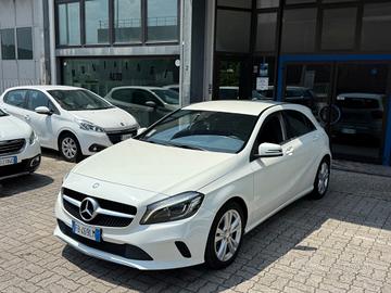 Mercedes-benz A200d 4Matic Premium