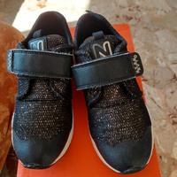 Scarpe naturino 32 per bambina con strappi