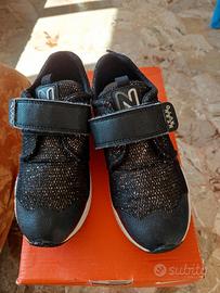 Scarpe naturino 32 per bambina con strappi