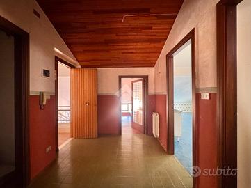 Spaziosa mansarda di civile abitazione, Bosa