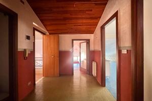 Spaziosa mansarda di civile abitazione, Bosa