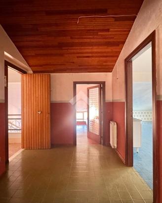 Spaziosa mansarda di civile abitazione, Bosa