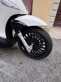 Beverly 300