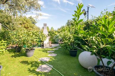 VILLA A SCHIERA A CALVAGESE DELLA RIVIERA