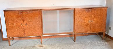 Buffet in legno con ante in vetro satinato